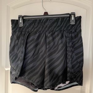 AVTA Black and Dark Gray Zebra Print Athletic Shorts S (4-6) NEVER WORN